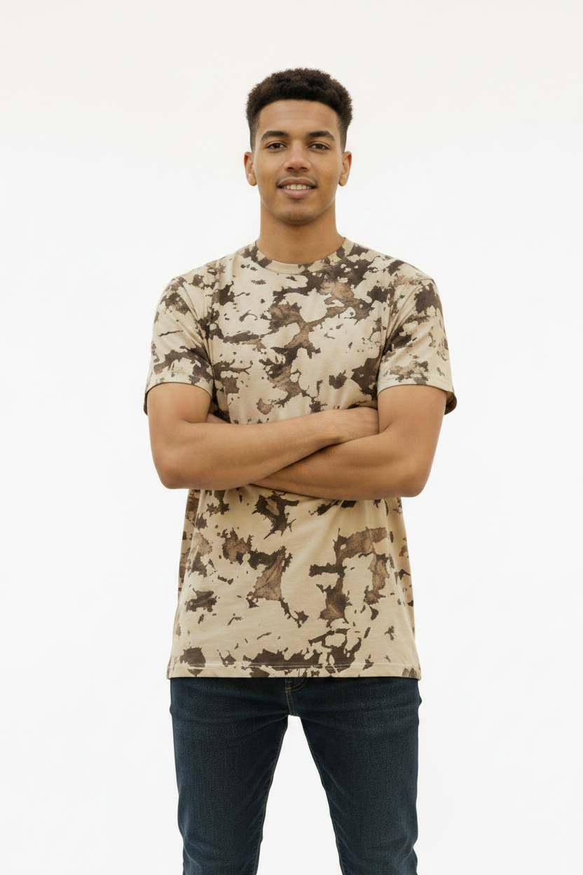 Modelo hombre camiseta Iced Beige - medio cuerpo