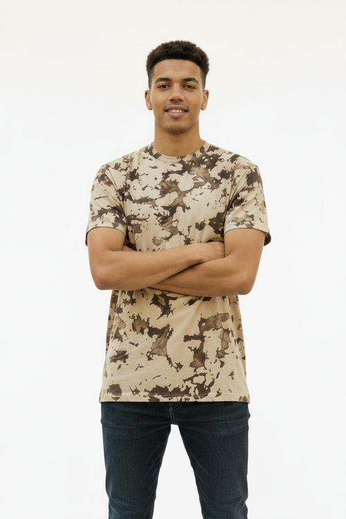 Modelo hombre camiseta Iced Beige - medio cuerpo